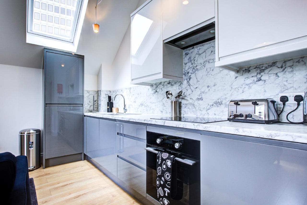 Hybrid Resi - Near Richmond - Wimbledon * New Malden