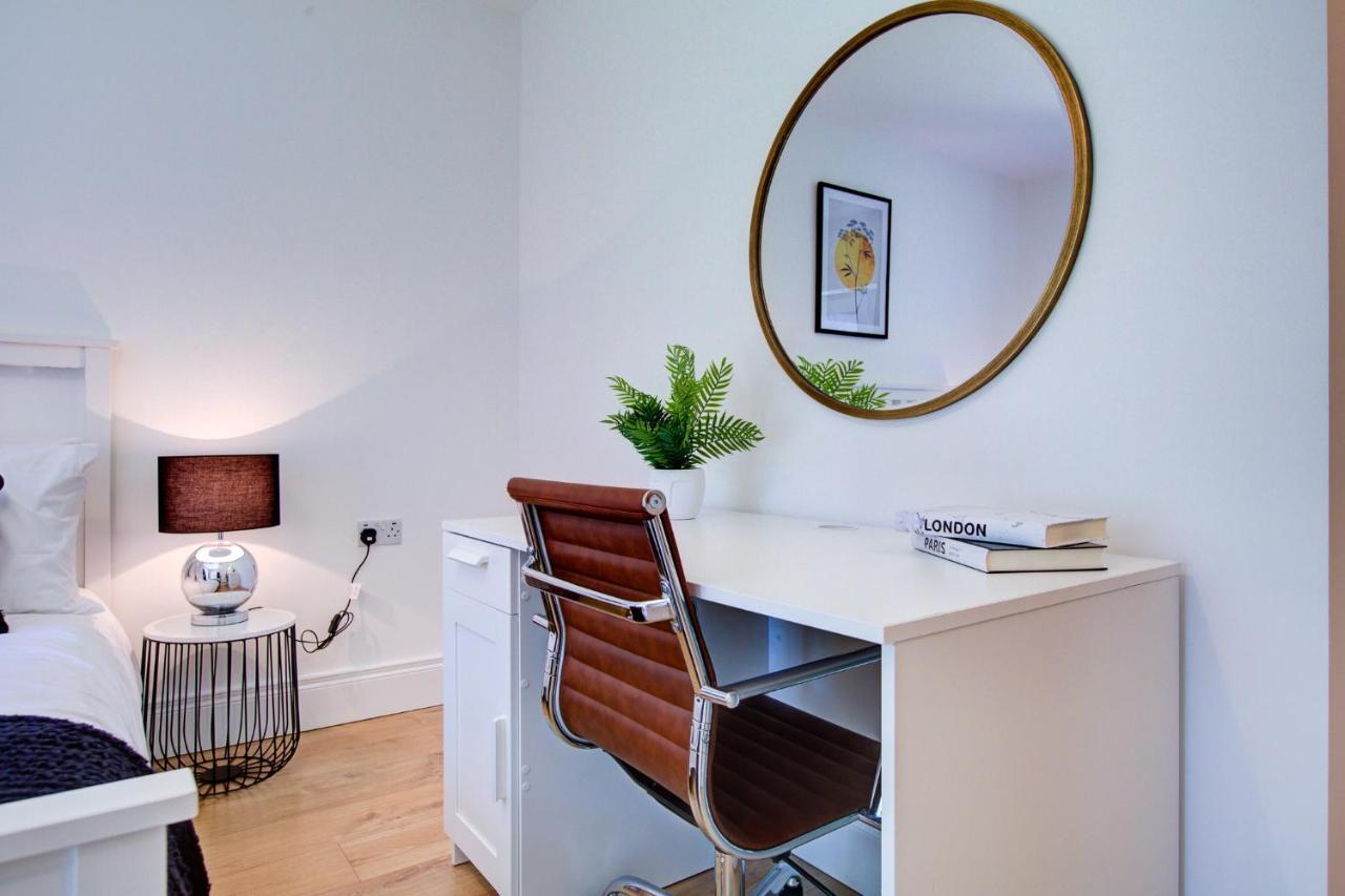 Hybrid Resi - Near Richmond - Wimbledon Apartment *