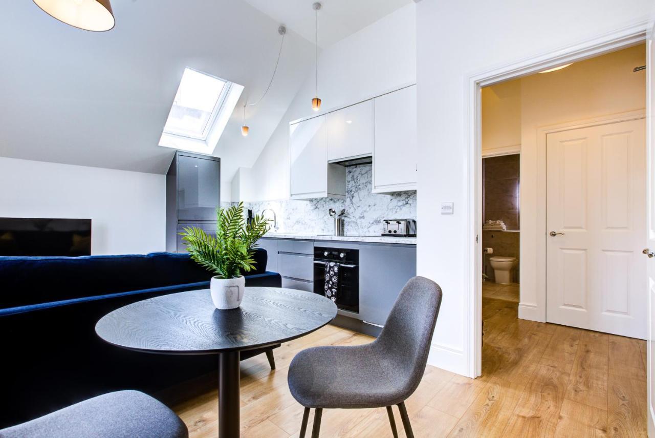 Hybrid Resi - Near Richmond - Wimbledon * New Malden