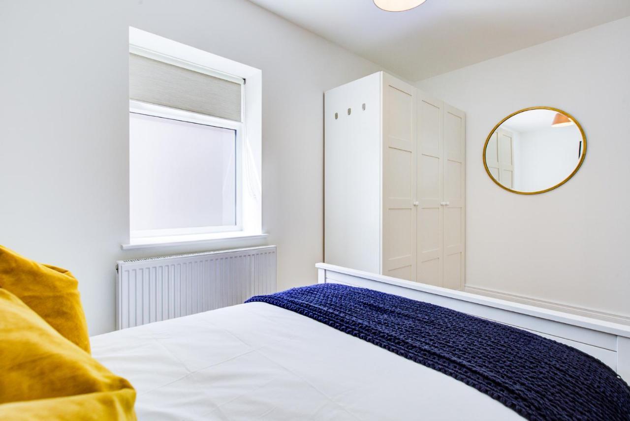 Hybrid Resi - London, Near Richmond - Wimbledon New Malden